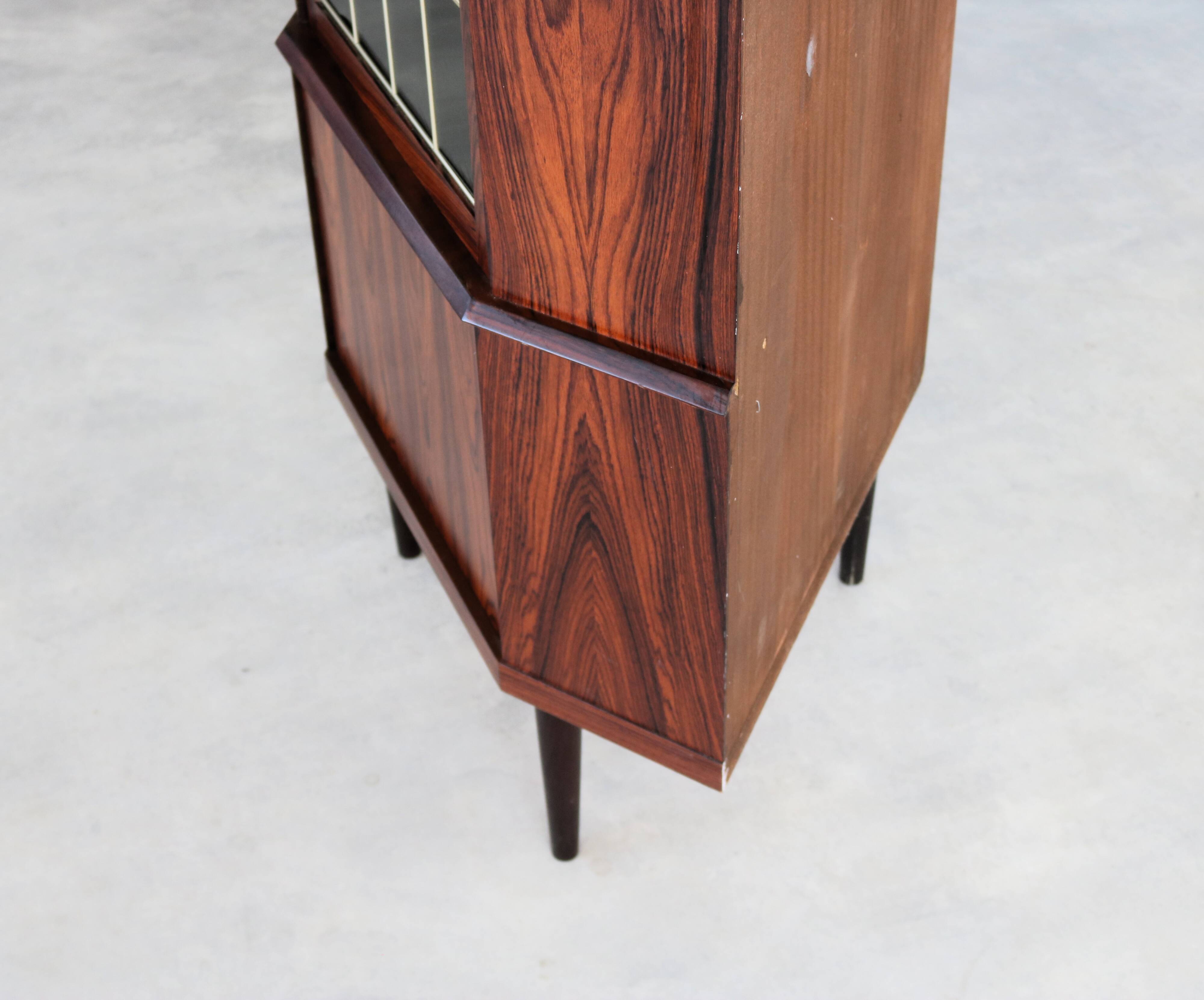 Vintage display cabinet | corner cabinet | 1960s | Danish