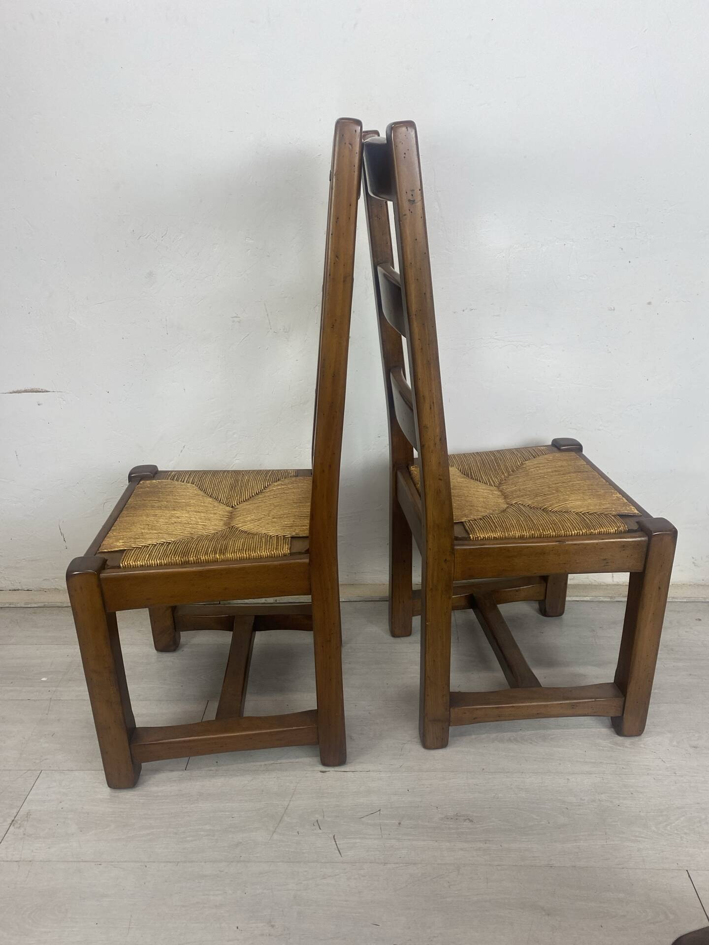 Chaises brutaliste 