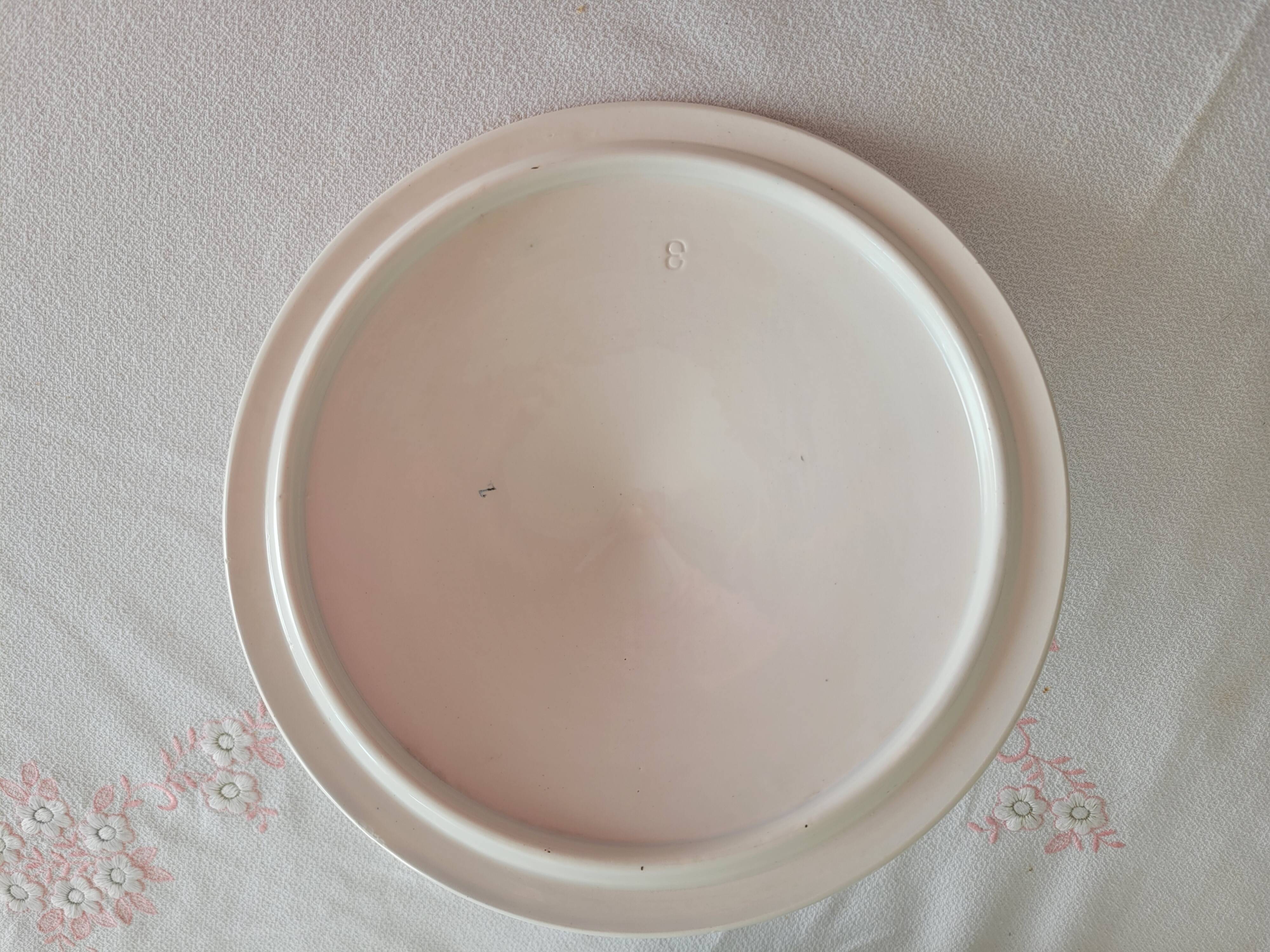 Soup tureen with lid from Digoin Sarreguemines, floral decoration.