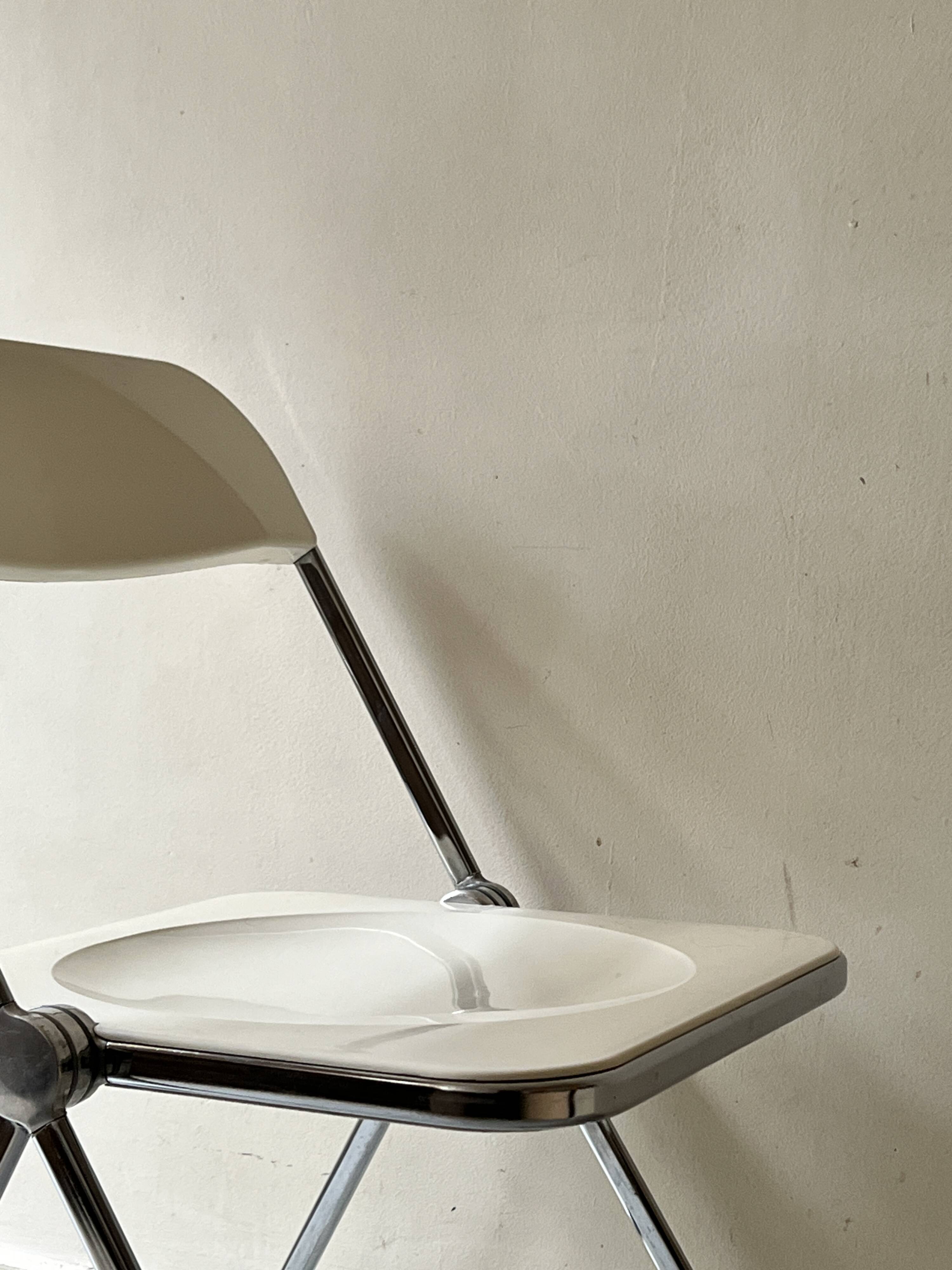 Folding chair Plia by Giancarlo Piretti, Castelli edition, 1970.