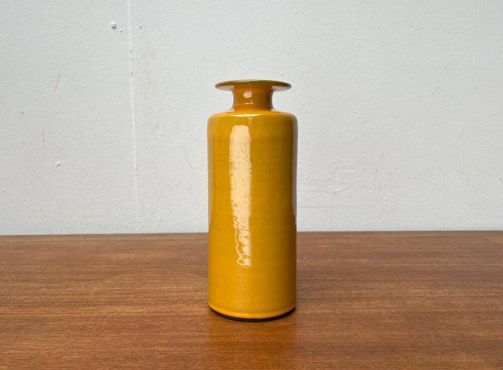 Minimalist vase from a German studio from the mid-century, pottery by BKW Böttger Keramik Wandsbek, Hamburg, 1960s.