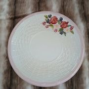Assiette ancienne en barbotine