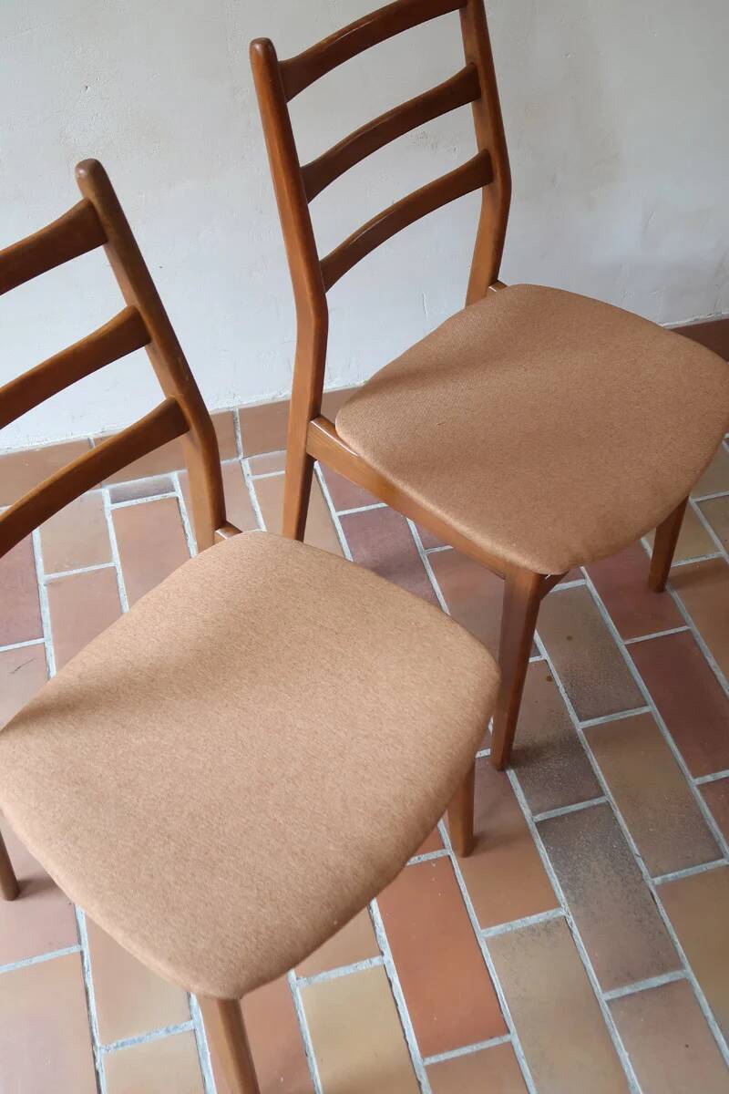 2 vintage Scandinavian wooden chairs from the 1960s.