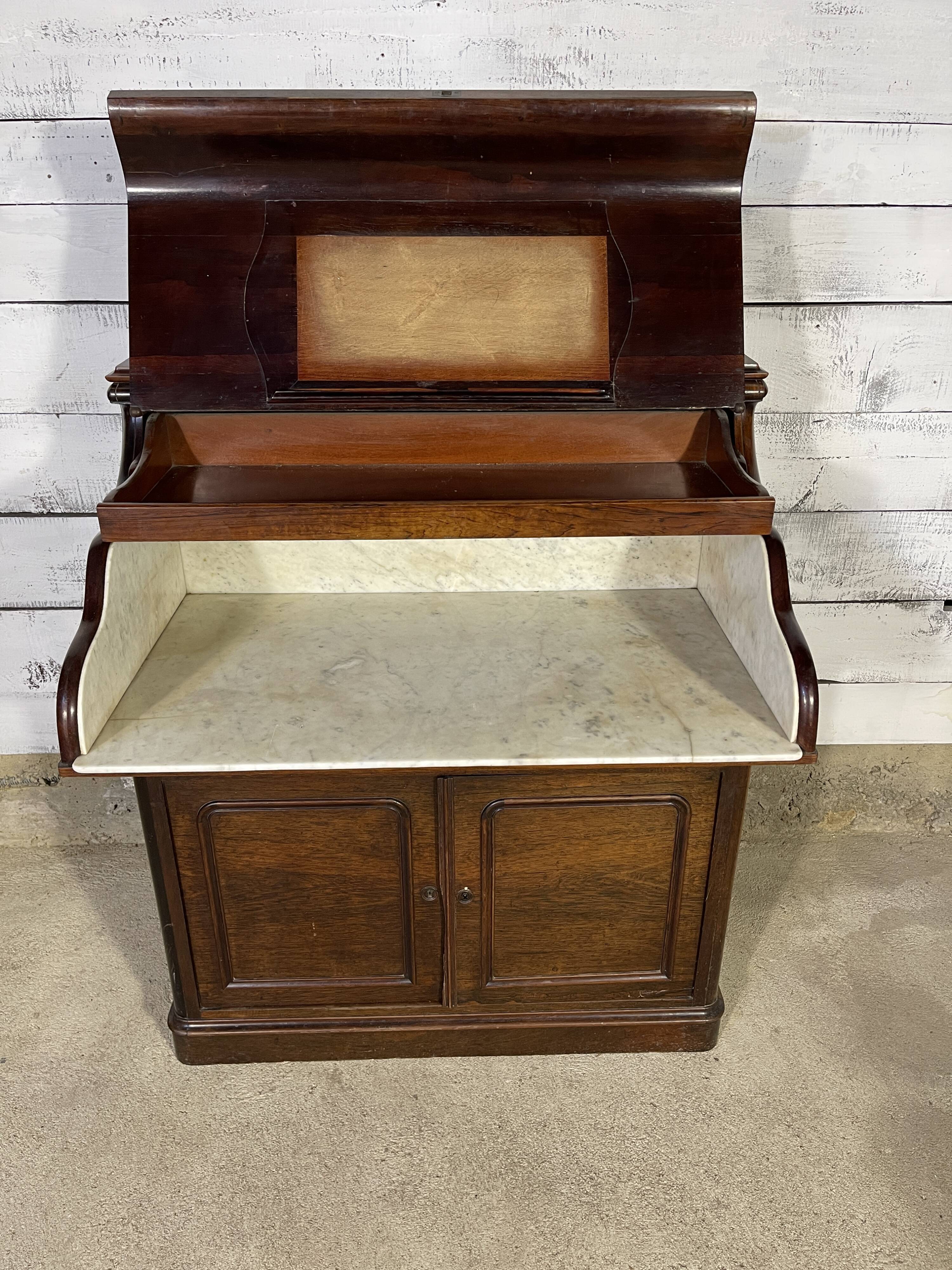 Railway chest of drawers