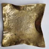 Empty pocket in polished brass representing a crumpled paper, signed CJ, 11.5 cm
