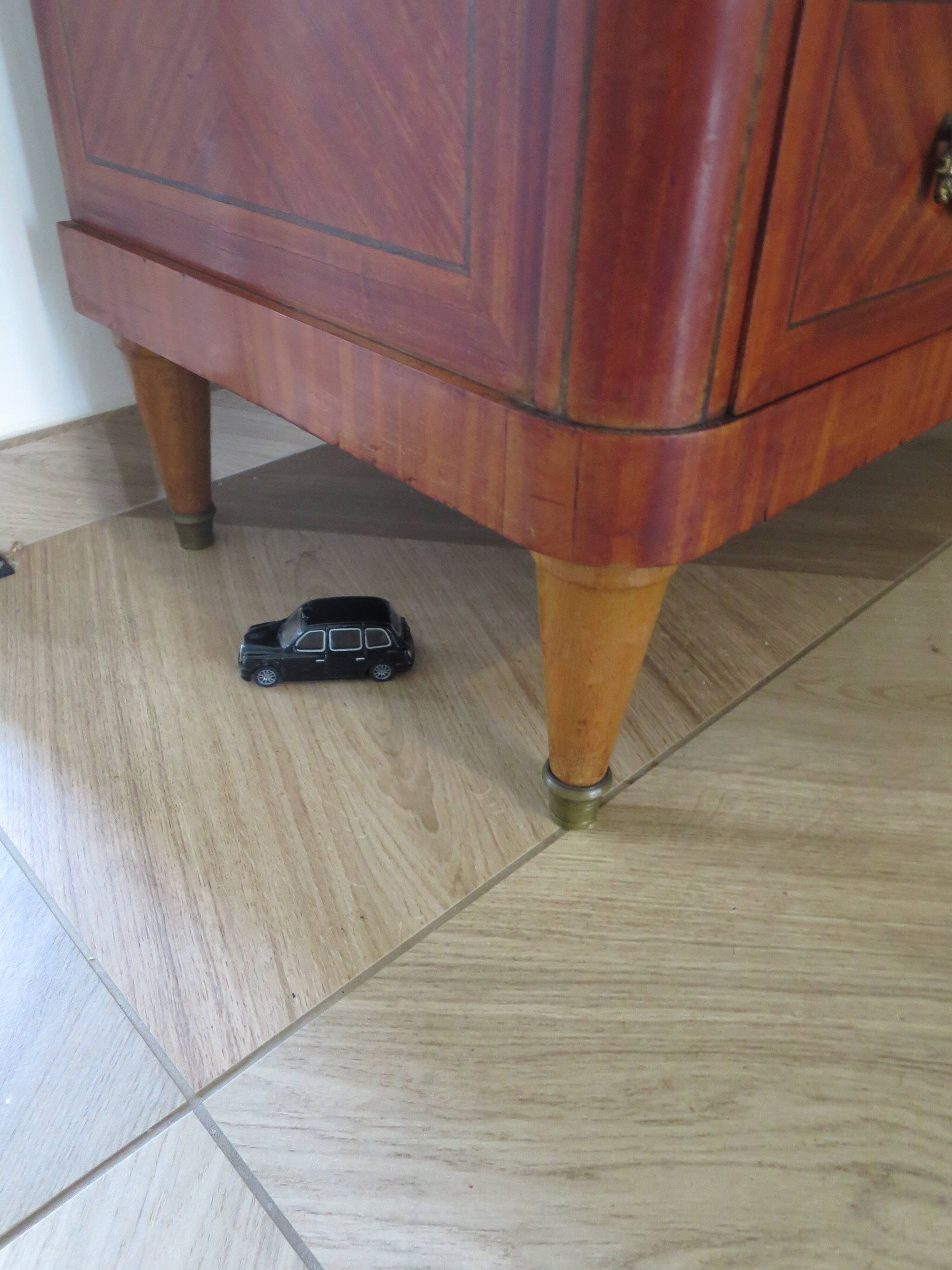 Louis XVI chest of drawers - Bronze - Butterfly wood veneer marquetry - 1930