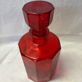 Carafe en verre rouge