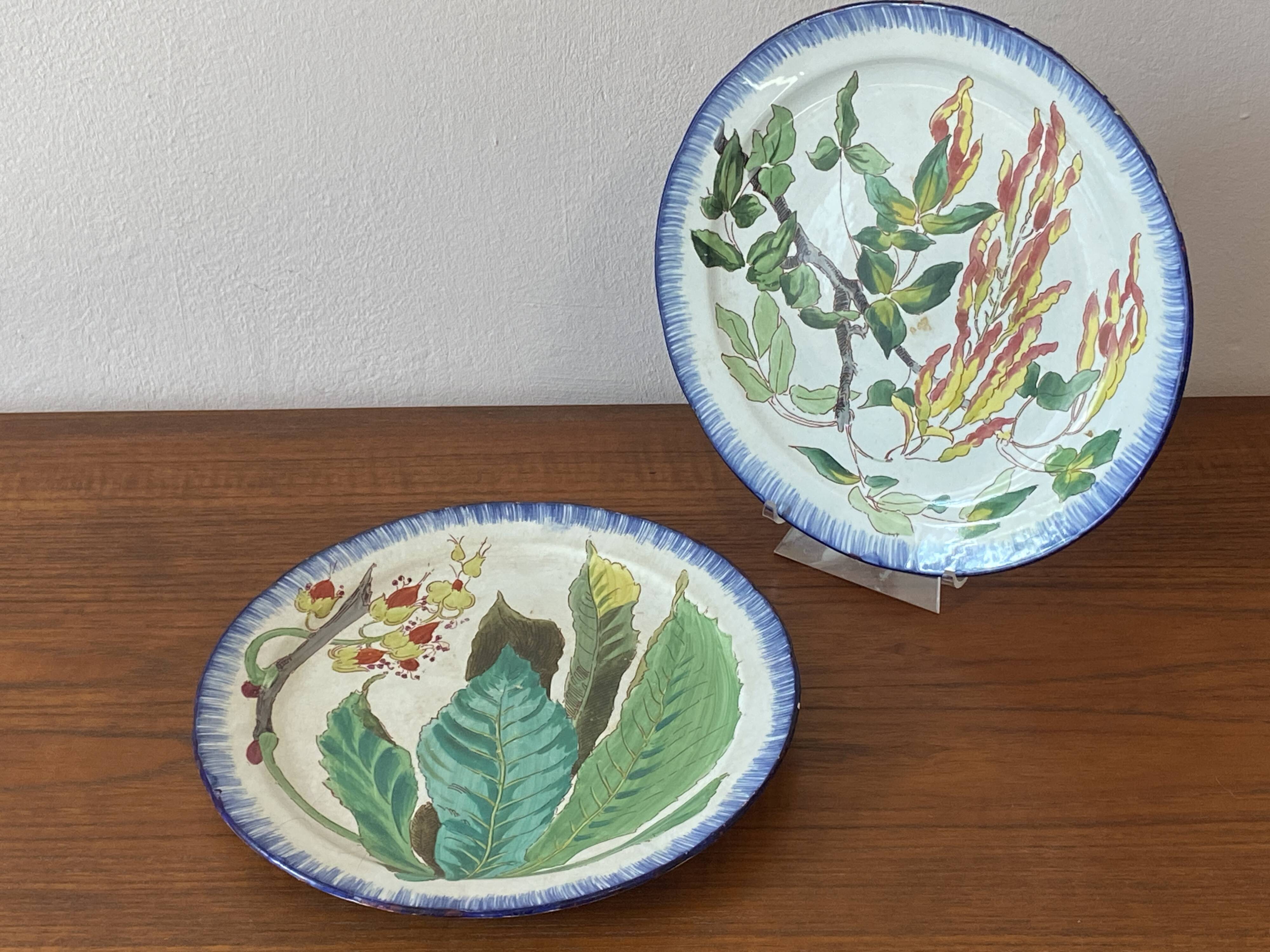 2 assiettes plates faïence émaillée Choisy le Roi Escalier de Cristal