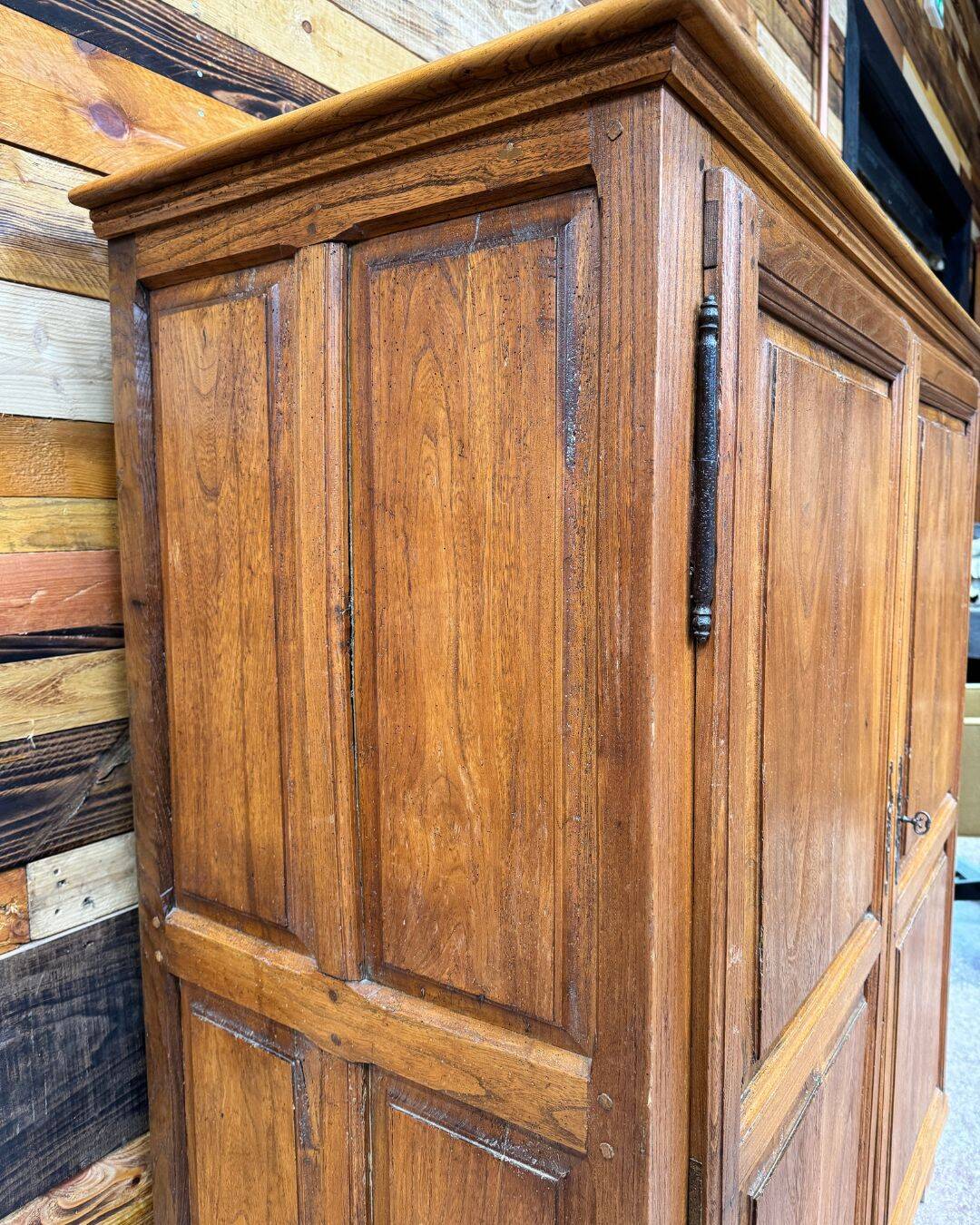 Parisian buffet in elm