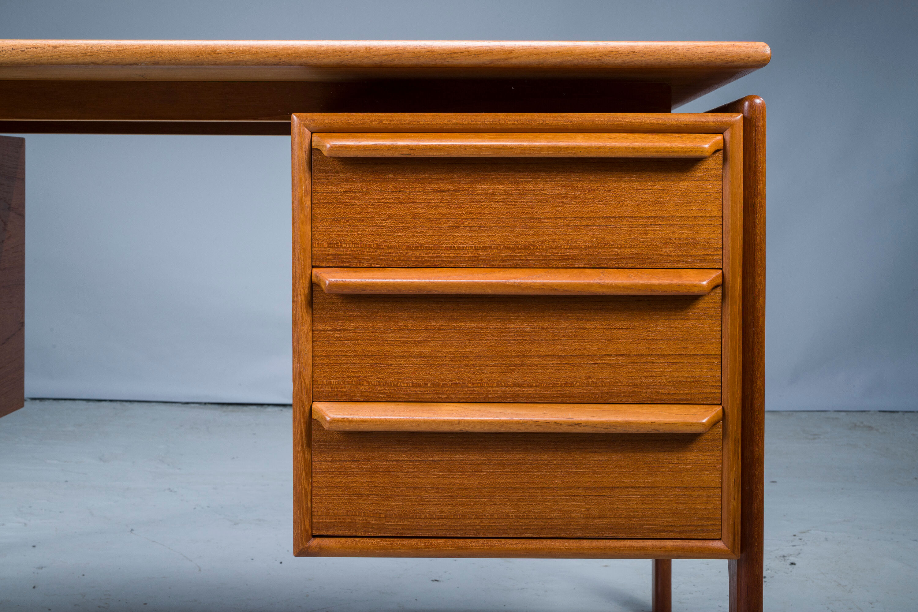 Mid-century teak freestanding desk from GV Møbler, 1960s