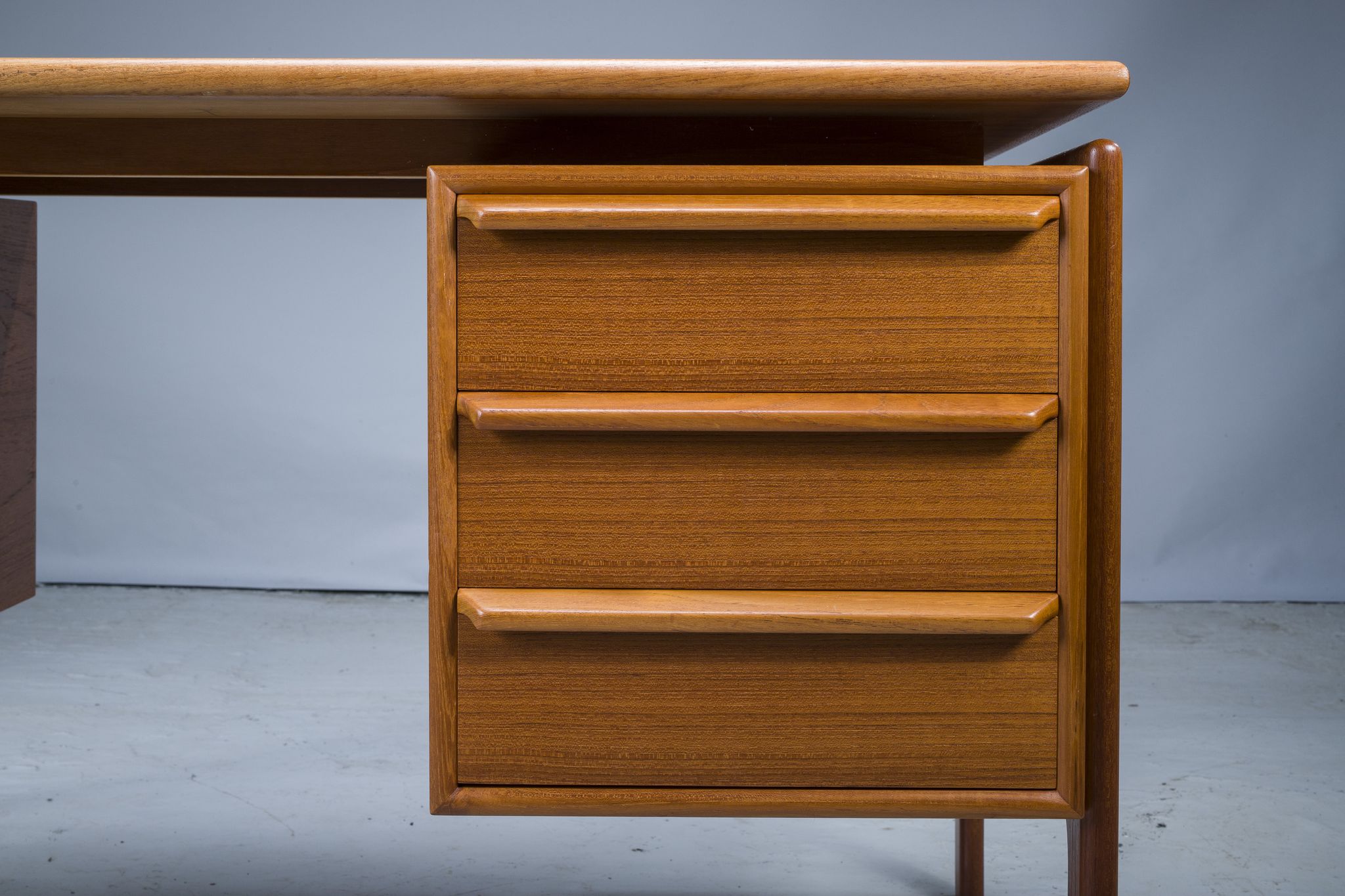 Mid-century teak freestanding desk from GV Møbler, 1960s