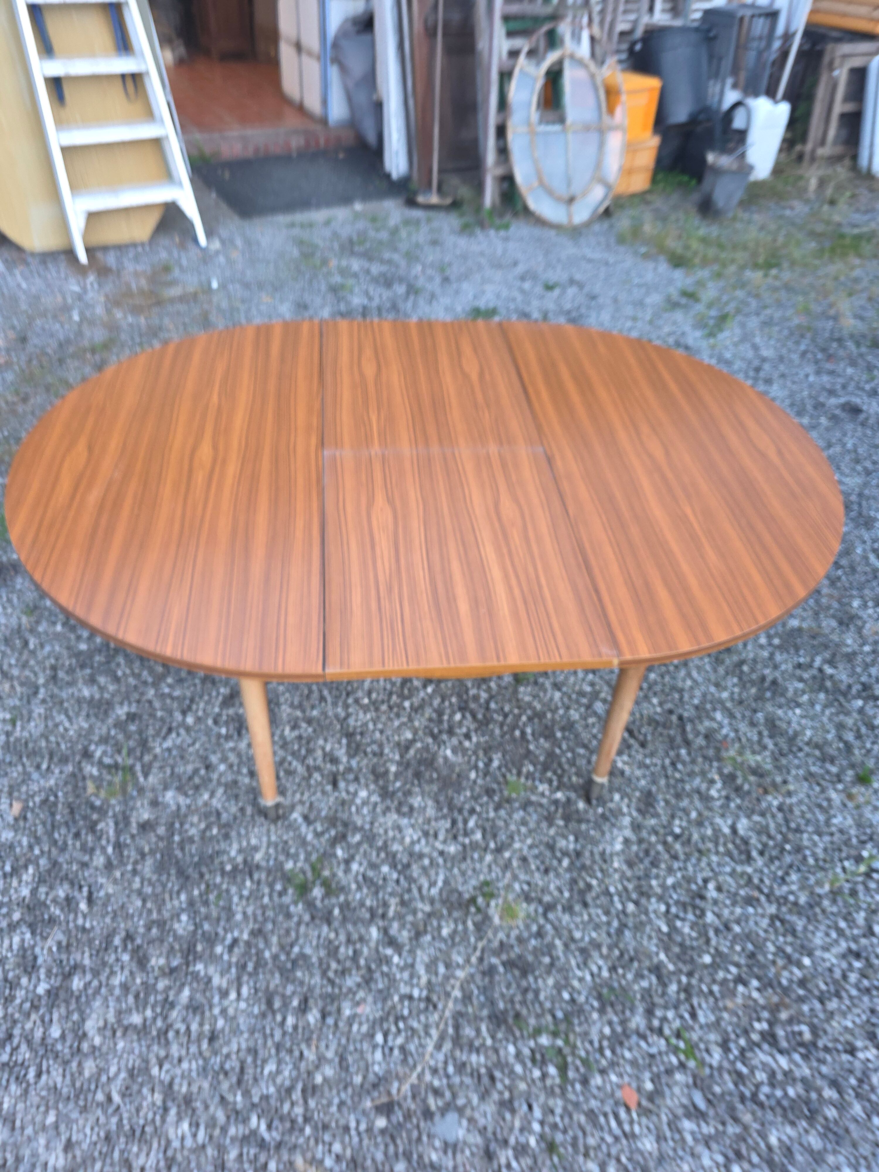 Table scandinave extensible en teck des années 60