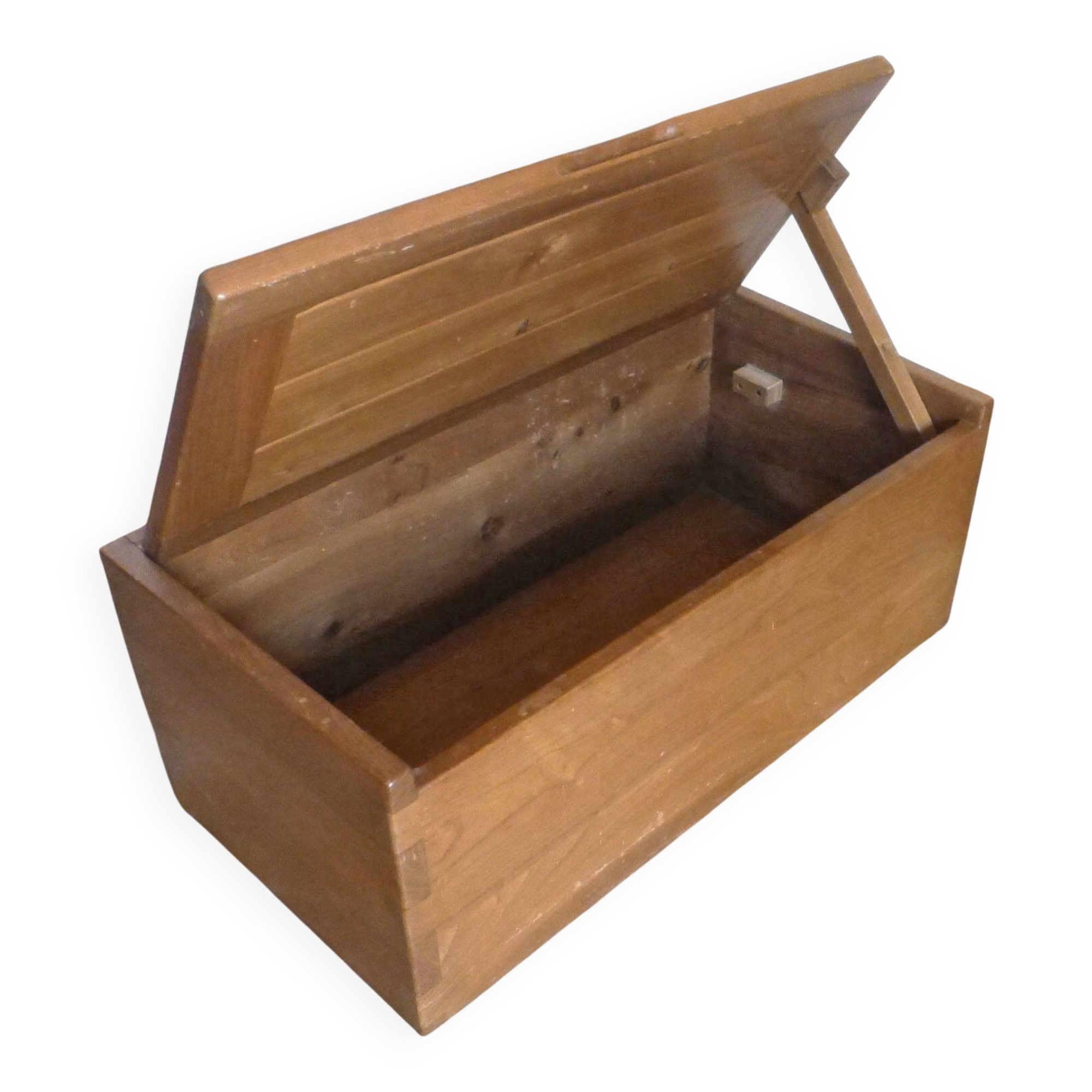 Regain chest in solid elm 1970