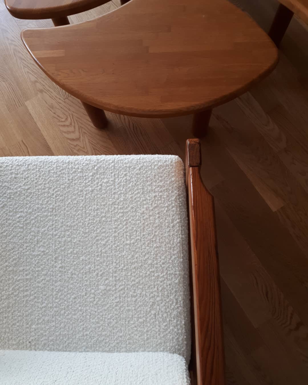 Vintage armchair in solid pine 70s