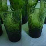 Service a lemonade pitcher and 8 glasses green glass