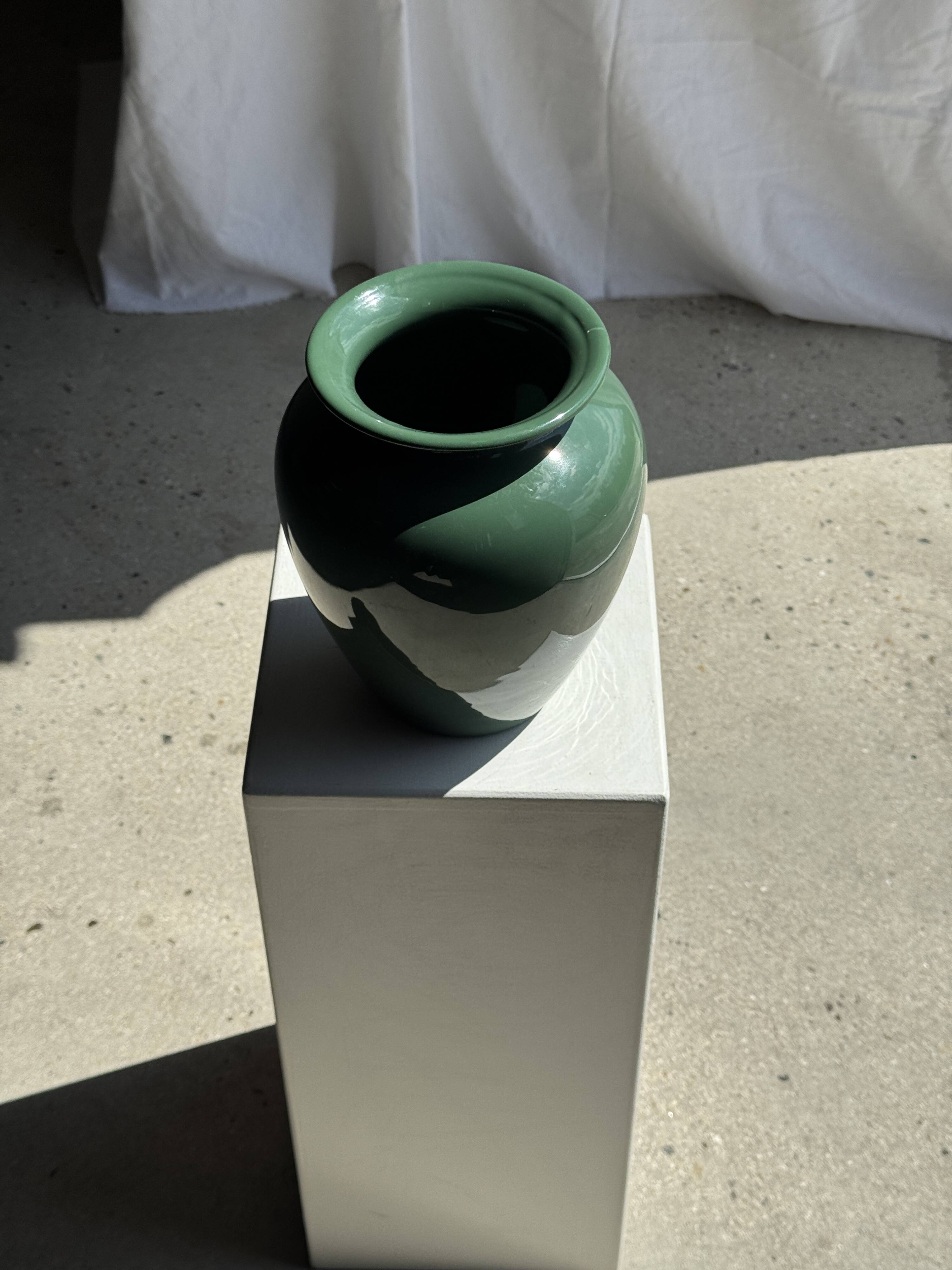 Large deep water green ceramic vase H26 D22