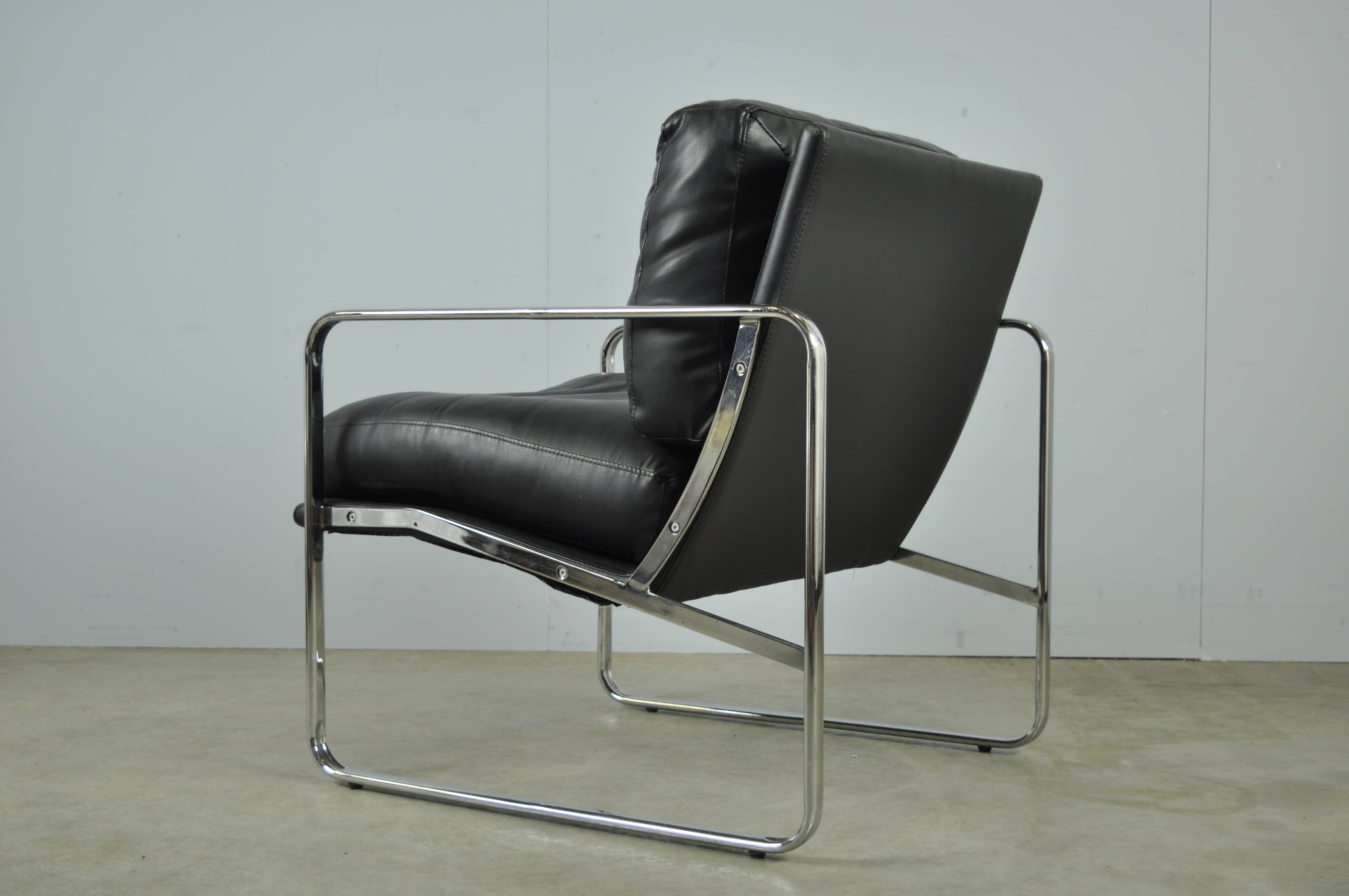 Black leather and metal armchair, 1980s
