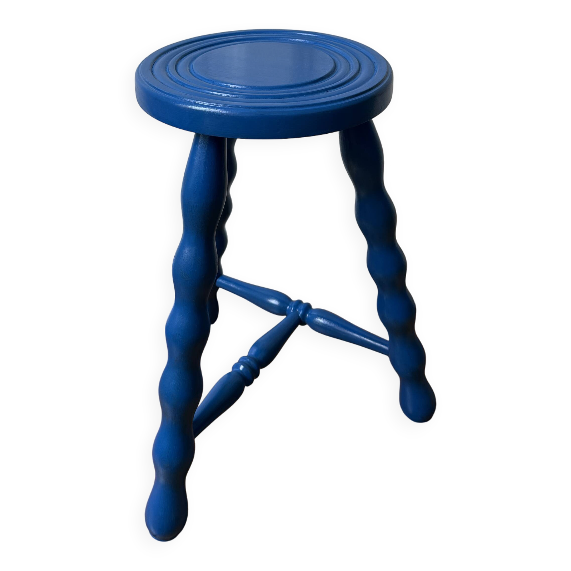 Tabouret tripode en bois bleu