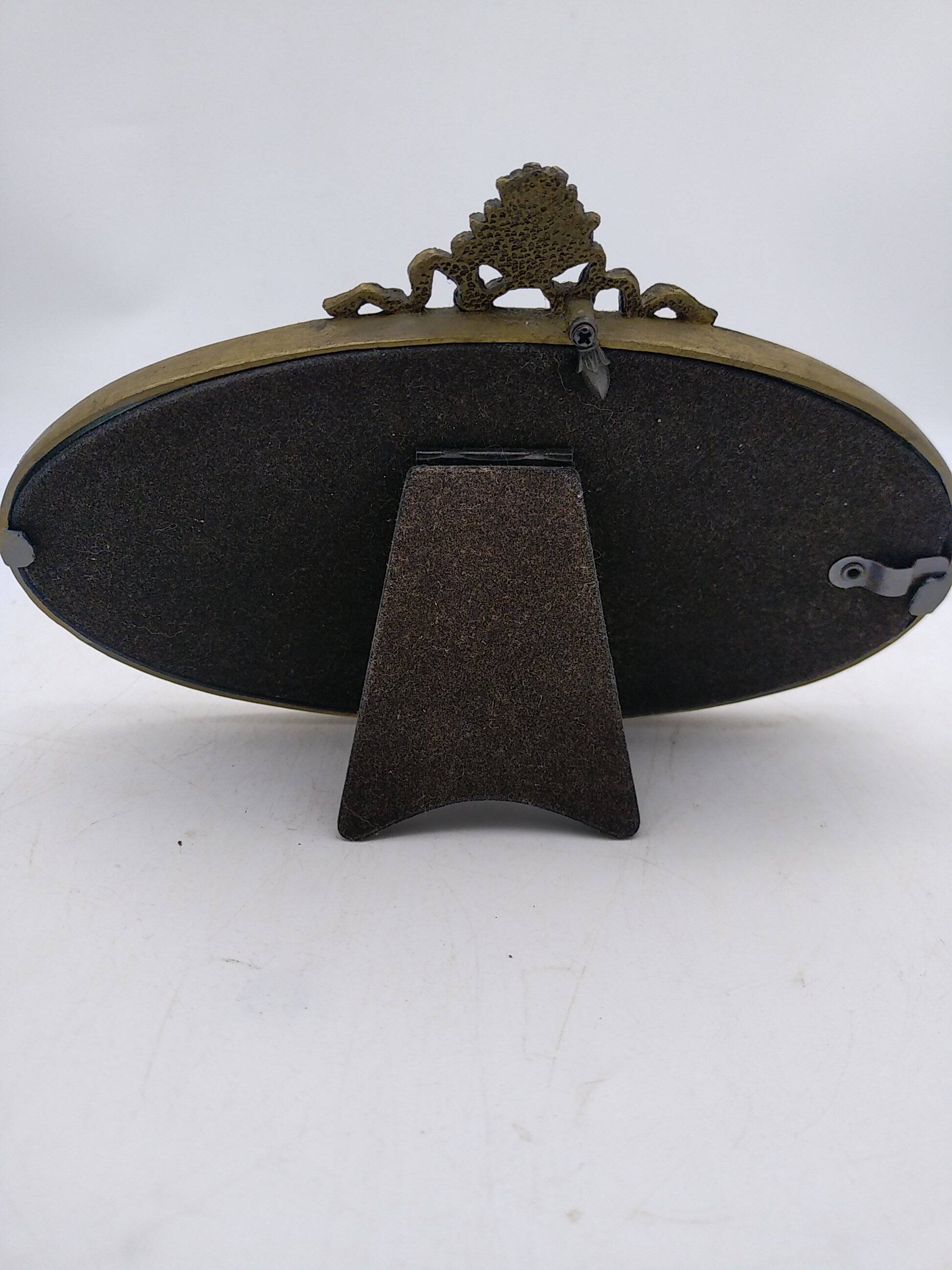 Oval brass photo frame circa 1900.