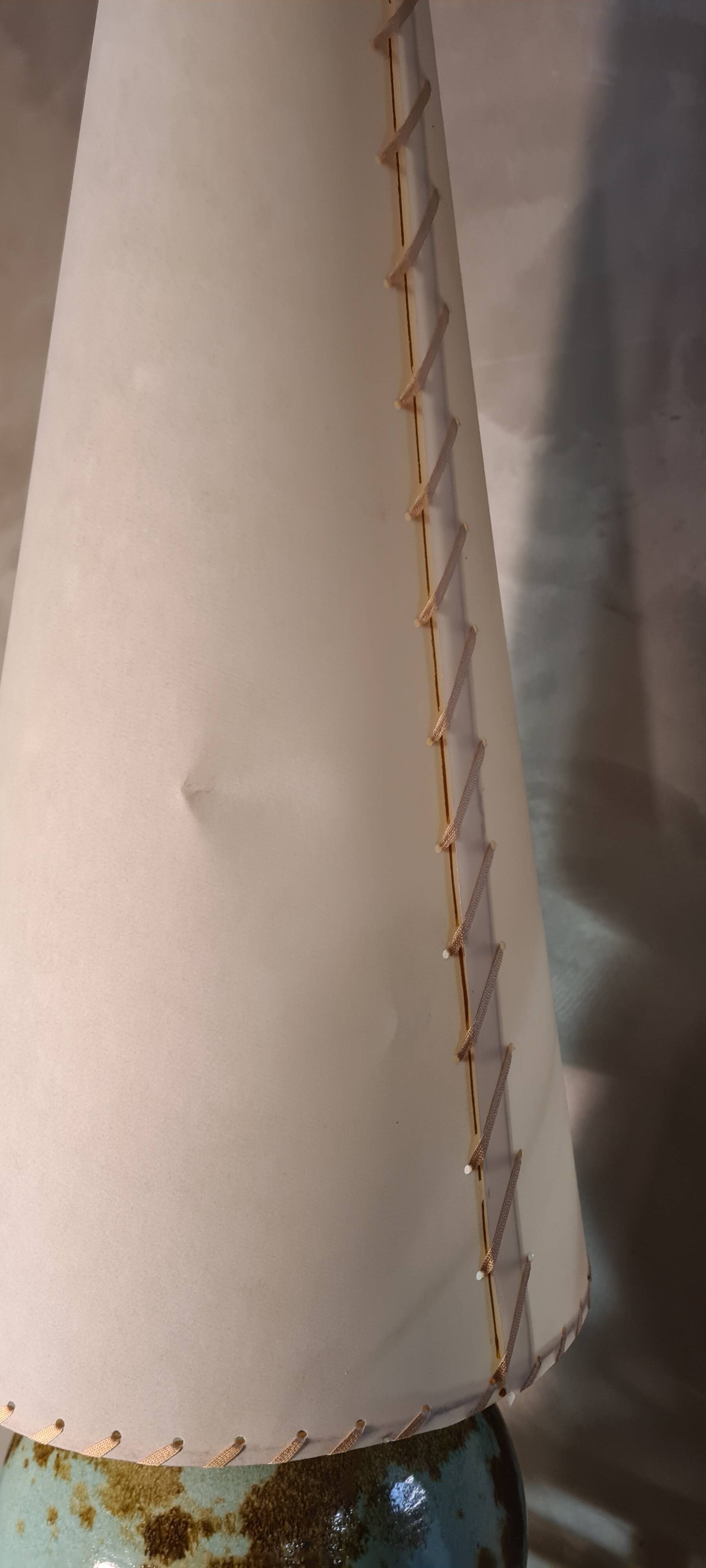 Grande lampe ceramique bleu vert vernisé  signé palmier  1970 , h75x20  abat jour  legere trace