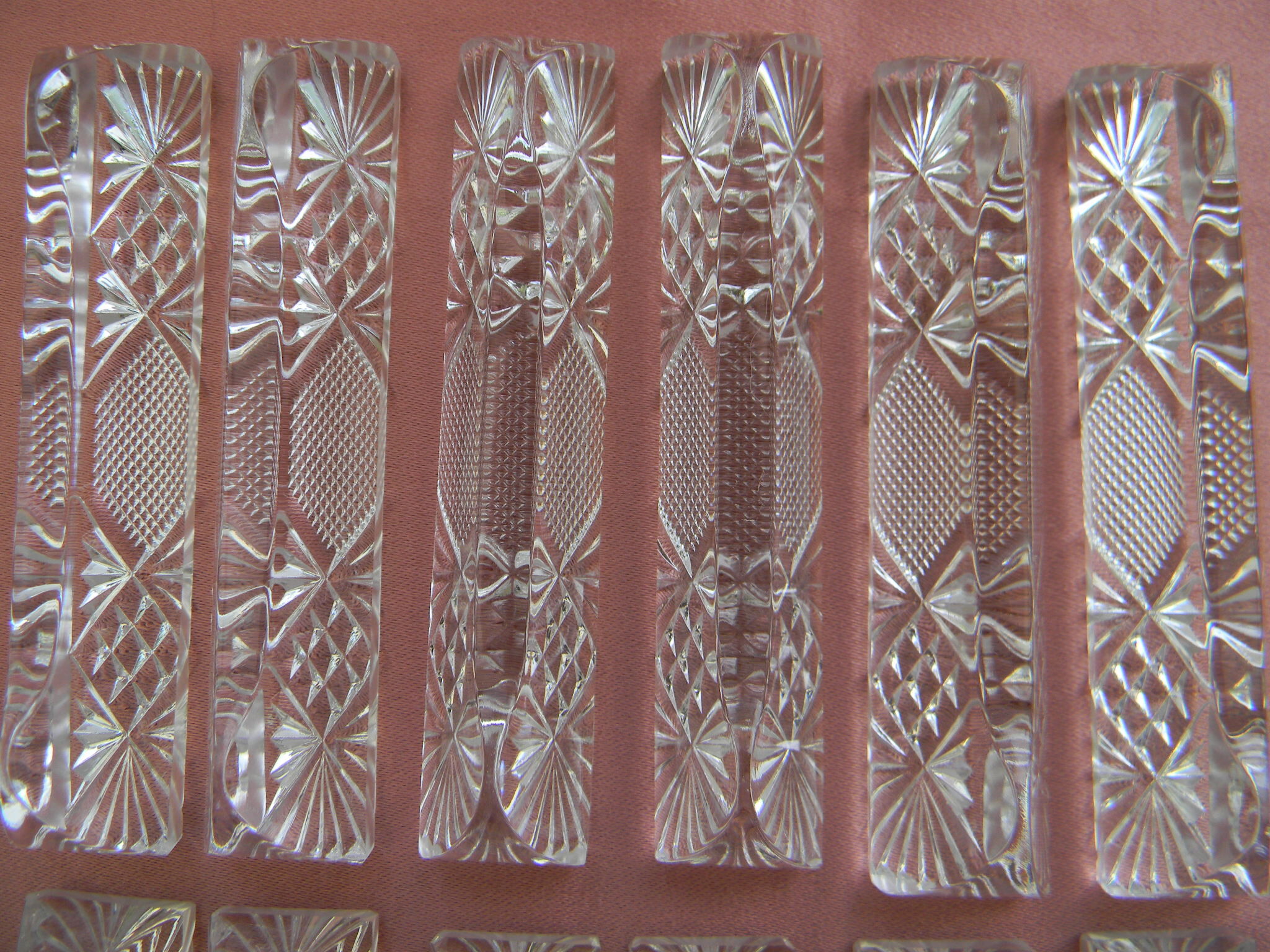 Set of 12 knife holders in cut crystal