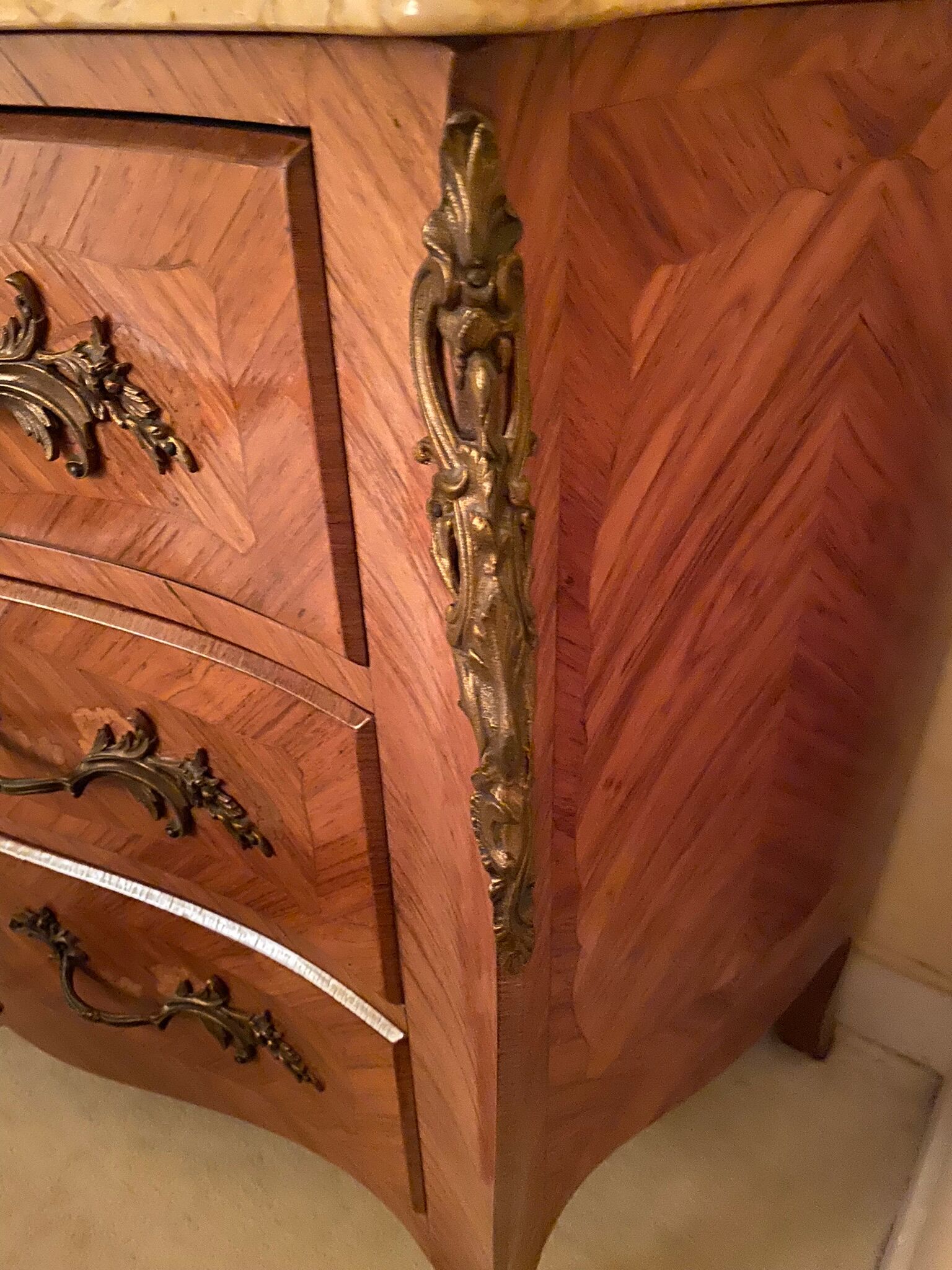 Commode bois de rose style Louis XV