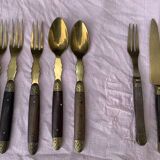 Lot de 7 couverts en bois et metal dore et ciselée, couverts pour enfants, anciens et collector