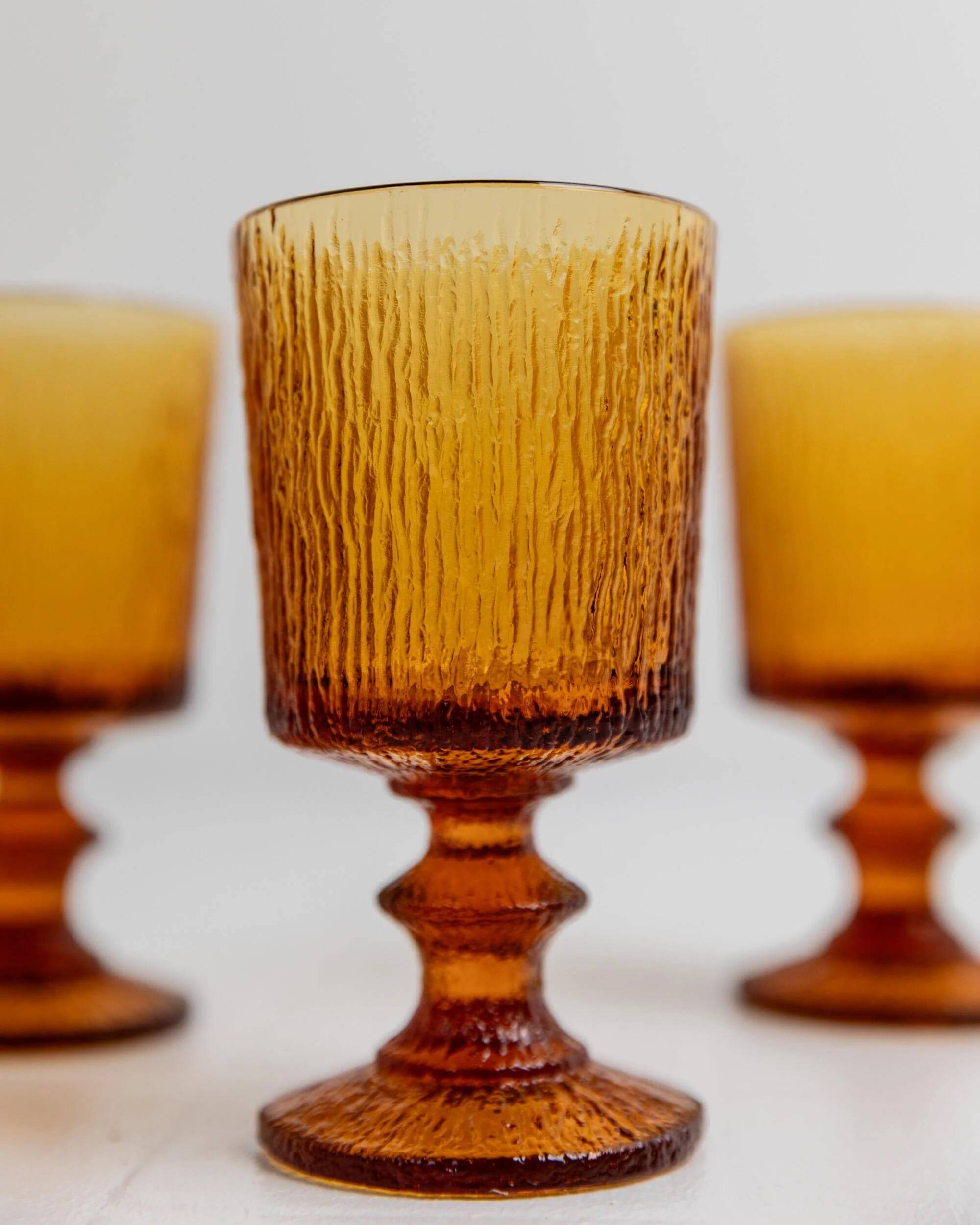 Lot of 4 vintage wine glasses from the 1970s, textured amber on a stem, design by Timo Sarpaneva for Iittala.