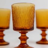 Lot of 4 vintage wine glasses from the 1970s, textured amber on a stem, design by Timo Sarpaneva for Iittala.