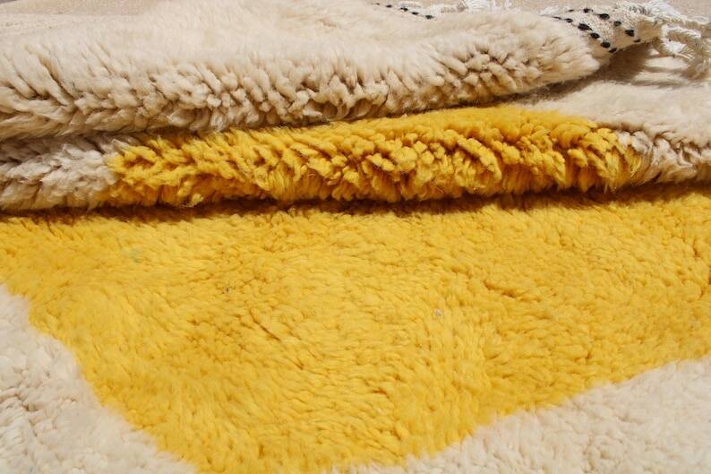 Handmade pure wool rug, size 250 x 250 cm.
