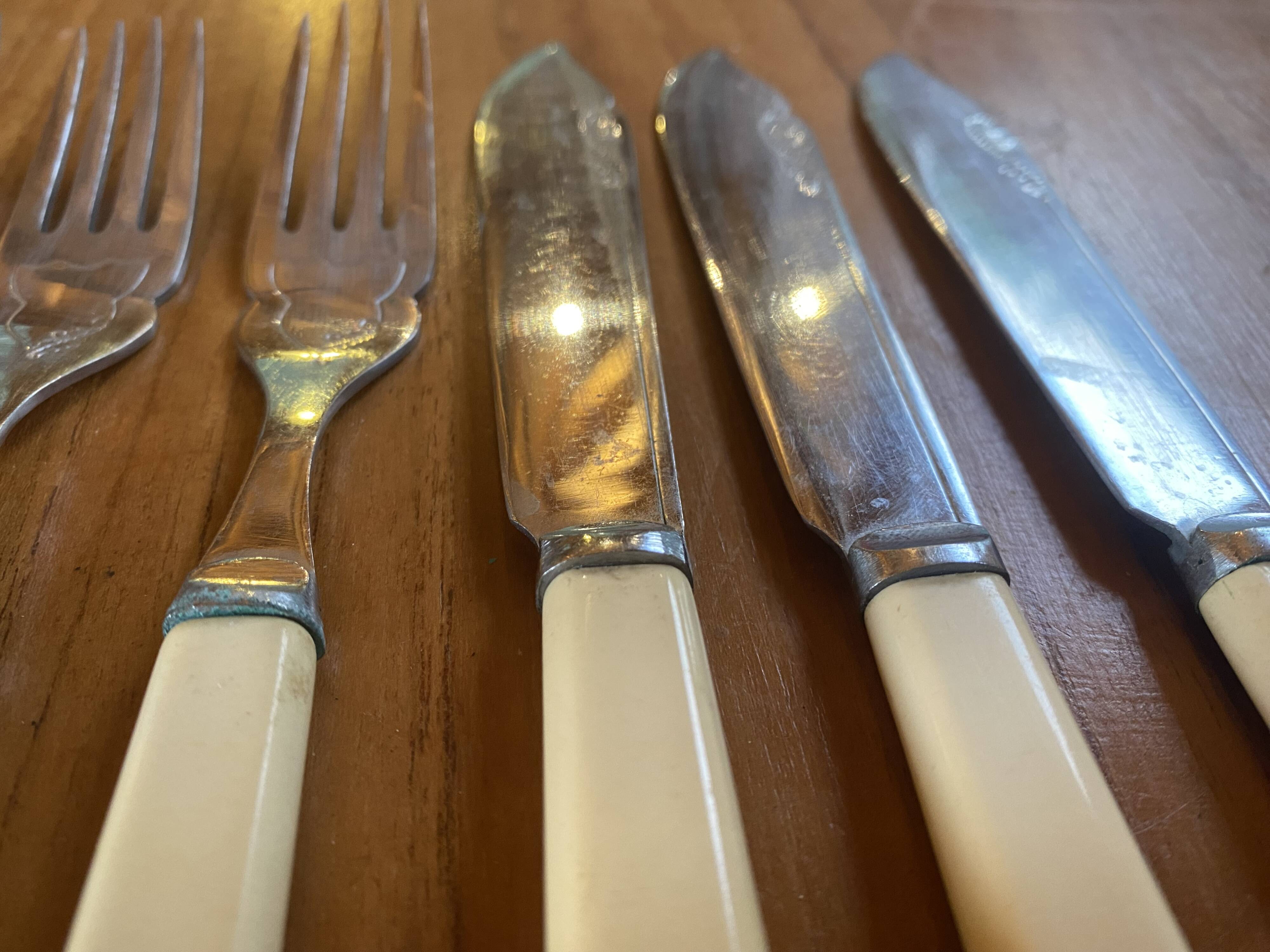 Bakelite fish cutlery from the 1930s