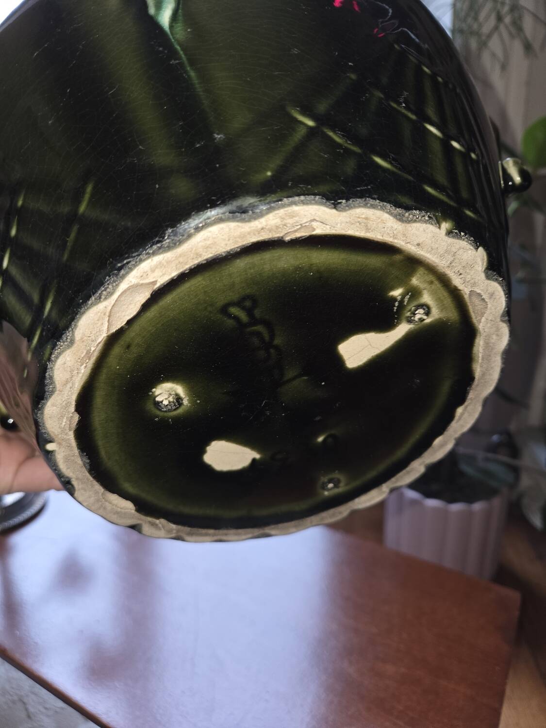 Jardinière in slipware signed by Gustave de Bruyn.