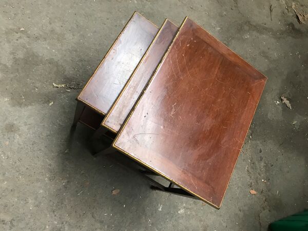 Tables gigognes acajou baguetées laiton