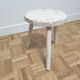 Tabouret tripode en bois peint en blanc