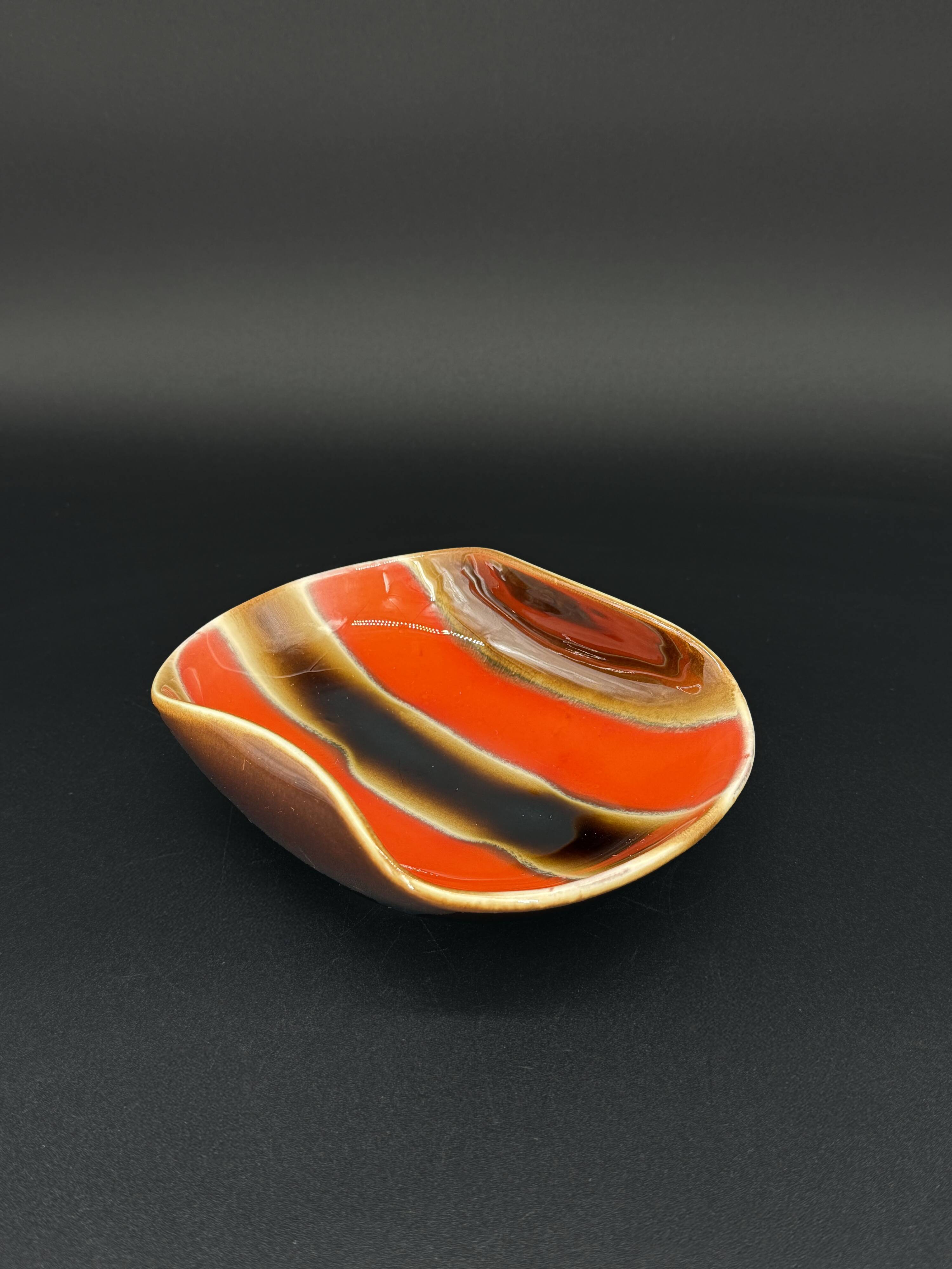 Vintage glazed ceramic catchall from the 70s.