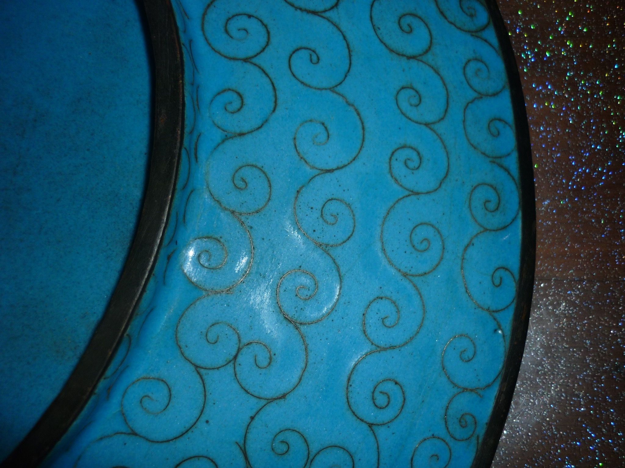 Enamel plate partitioned blue and bird decorations