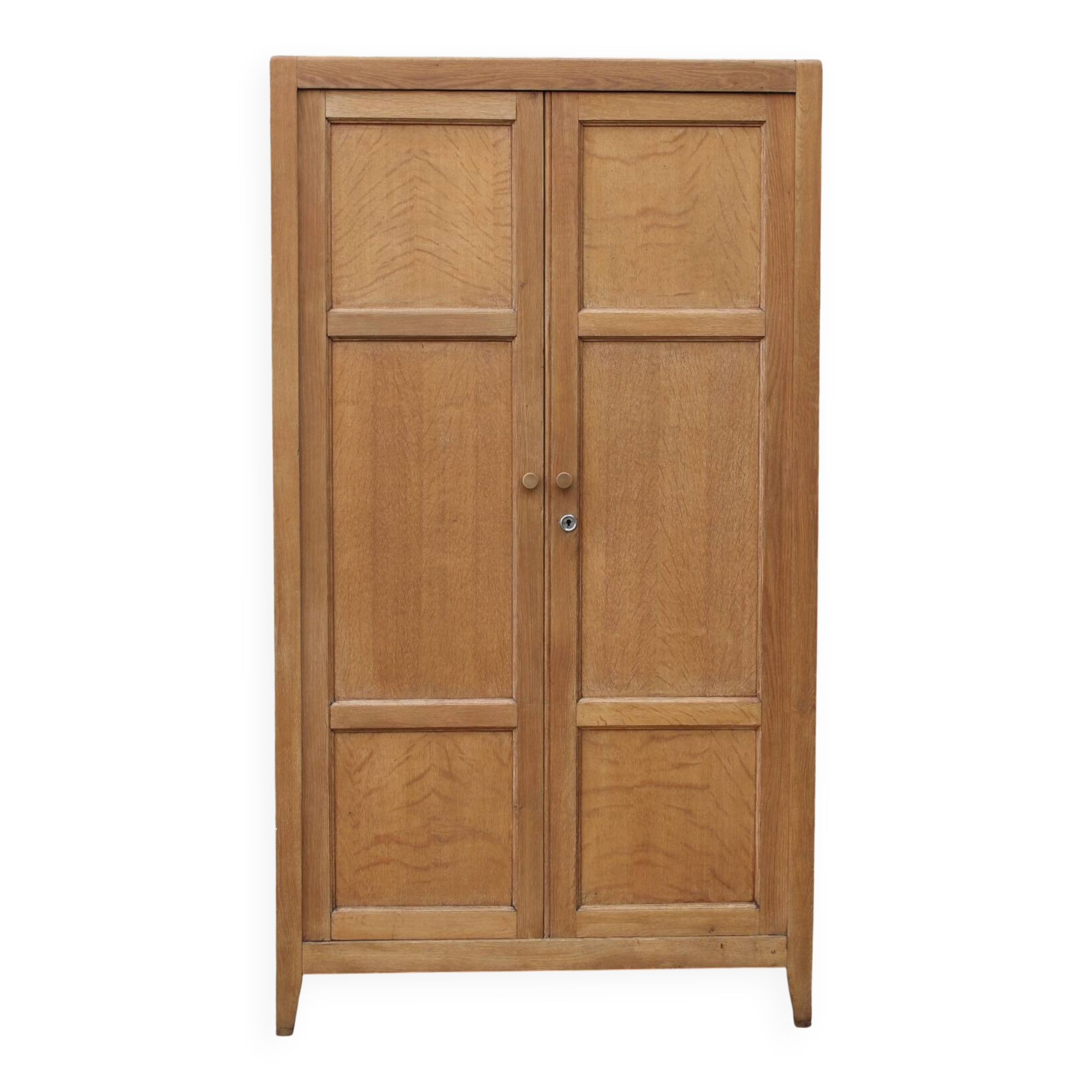 Armoire parisienne 