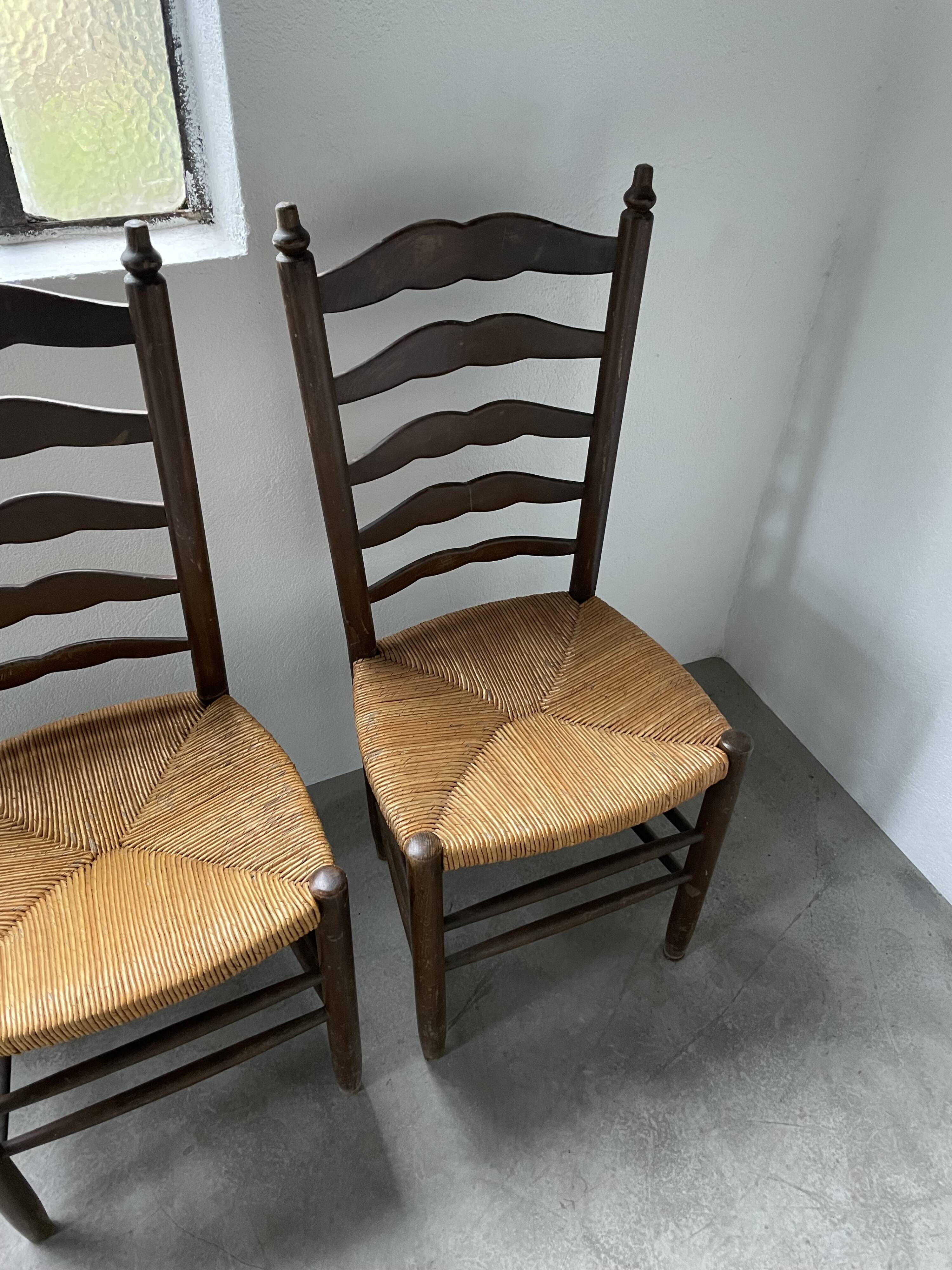 Trio rustic chairs in oak straw