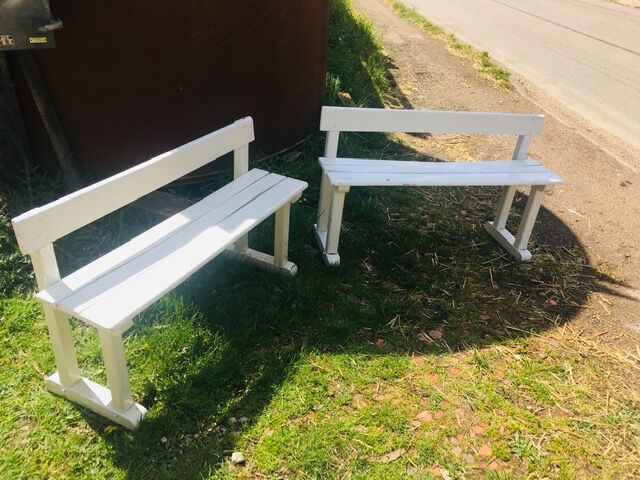 Couple of beautiful garden benches from a school '50s in beech and chain low folder