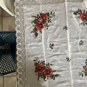 Nappe en lin fleurs brodées