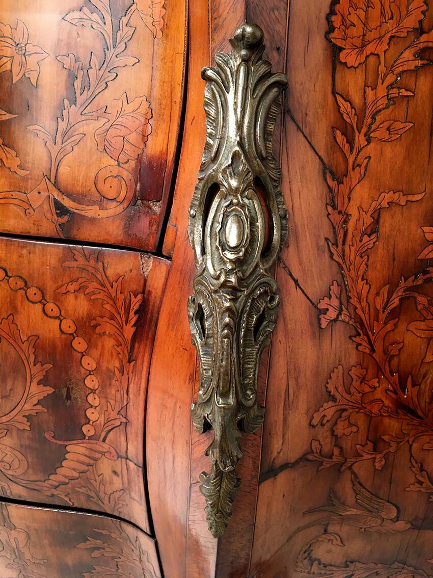 Louis XV style chest of drawers, richly inlaid, animated front and side. 19th century