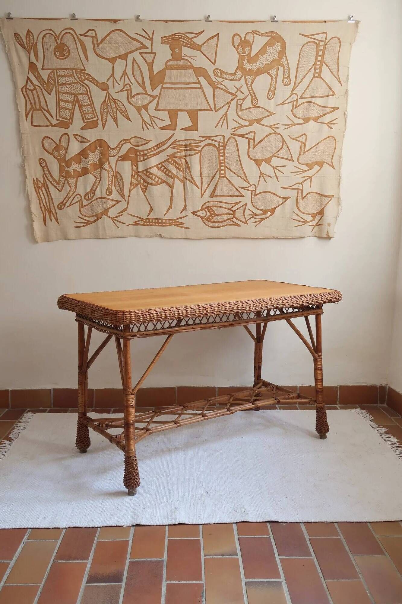 Table à manger en rotin et osier, plateau en hêtre, années 60