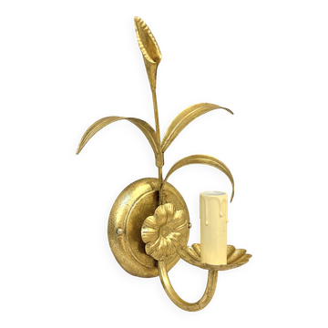 Gold leaf metal flower wall sconce, 1970s-1980s, Hollywood Regency Masca