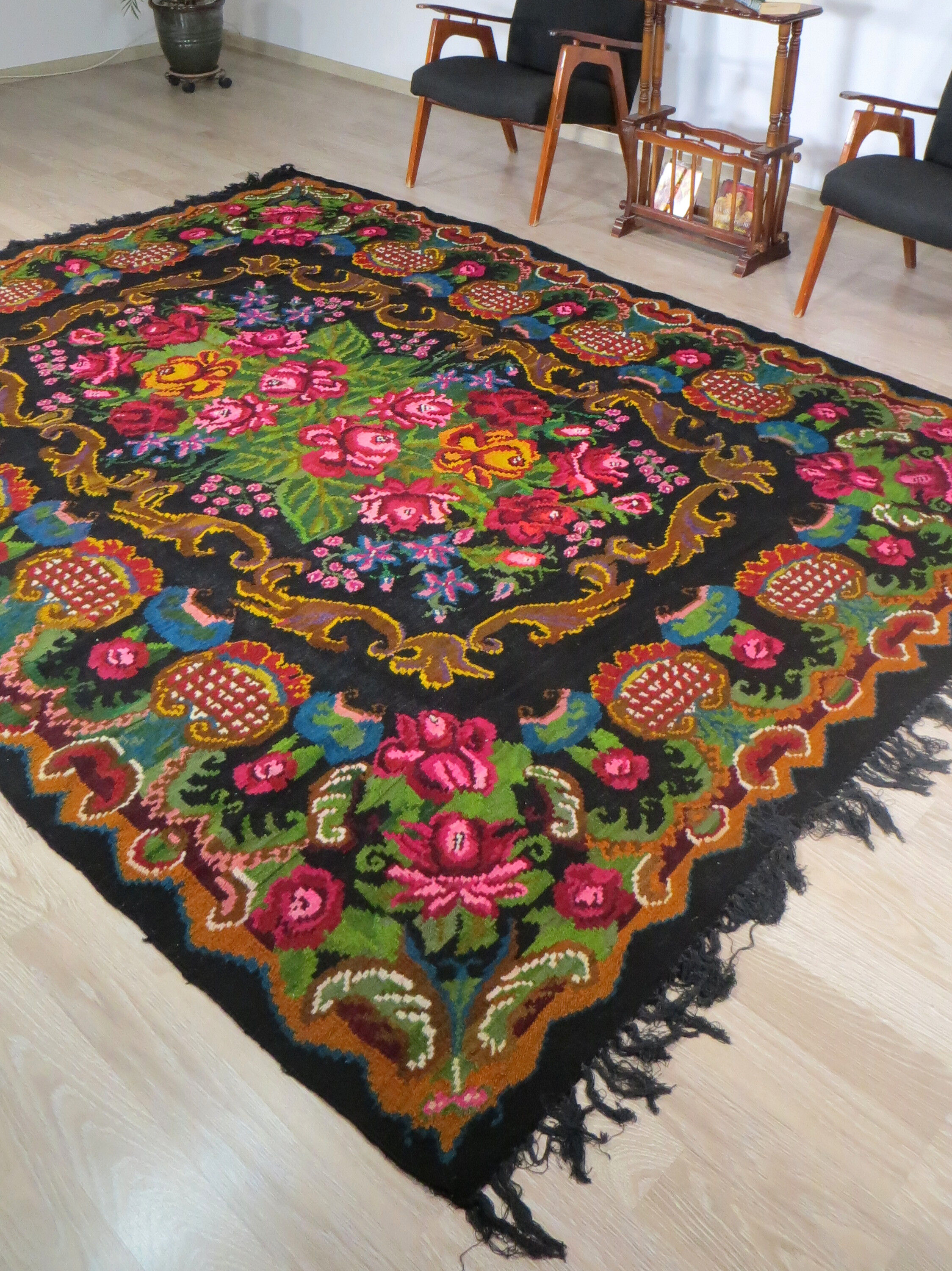 Moldovan carpet 213 cm x 279cm