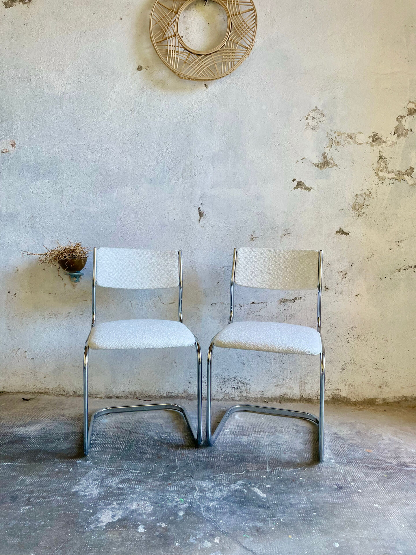 Set of 4 vintage design chairs in chrome & boucle fabric – 1970s