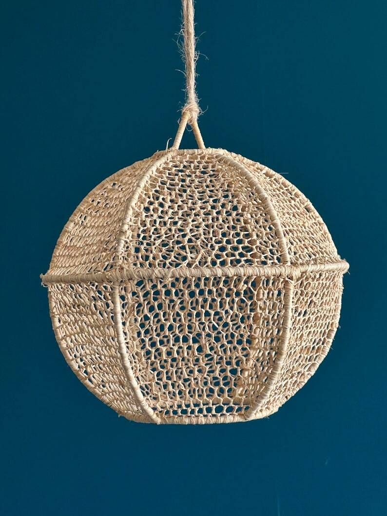 suspension raphia boule, suspension en osier, luminaire, abat-jour en raphi