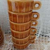 12 tasses à café anciennes avec soucoupes