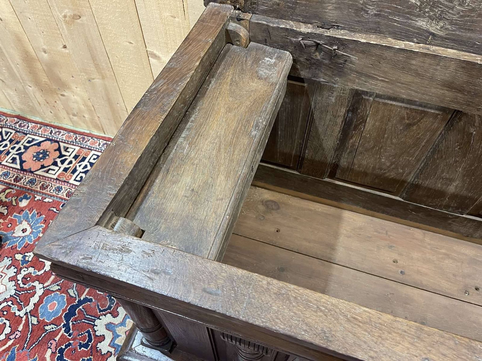 Grand coffre en chêne d'époque 18ème