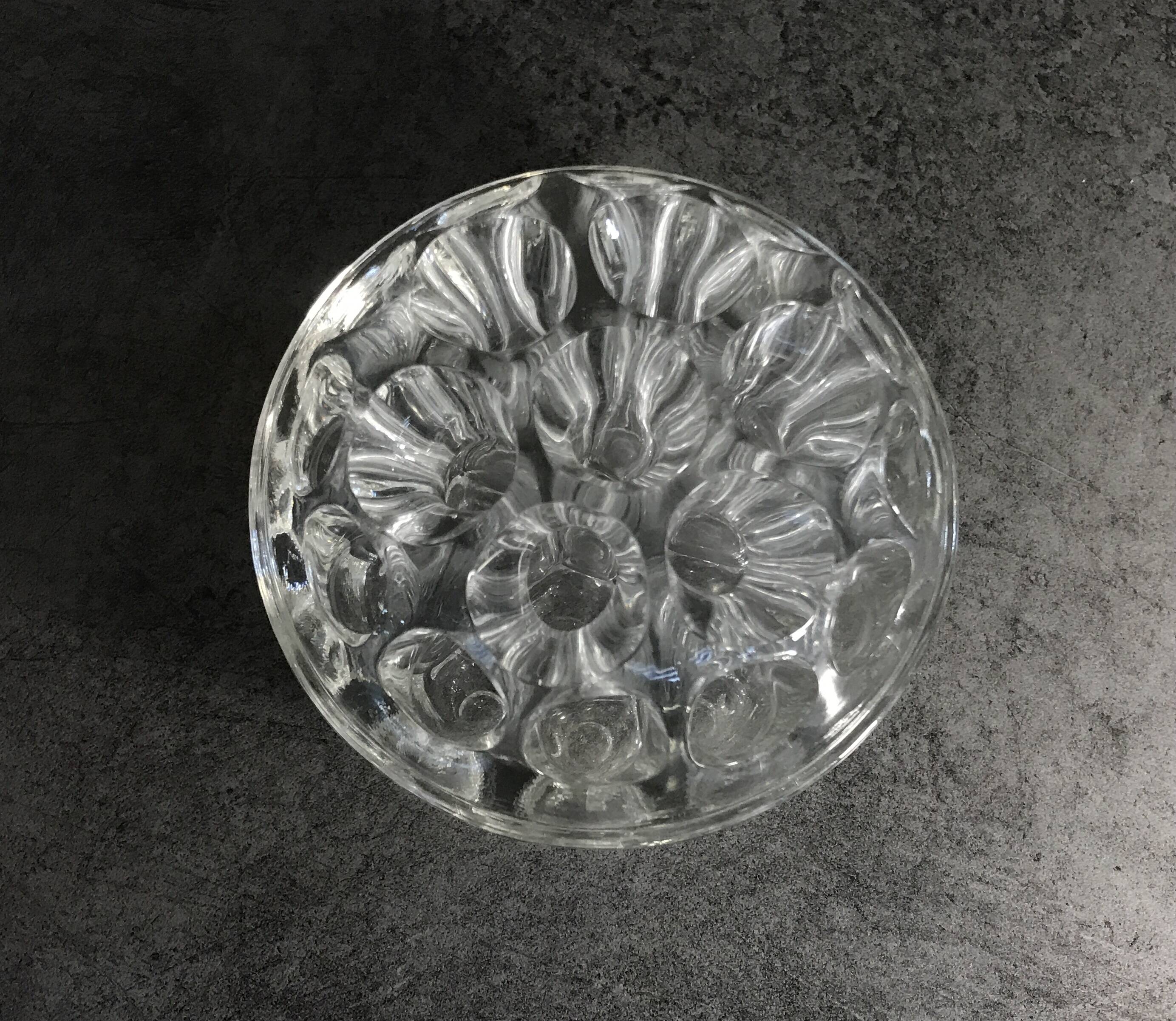 Old flower stick in molded glass 19 holes