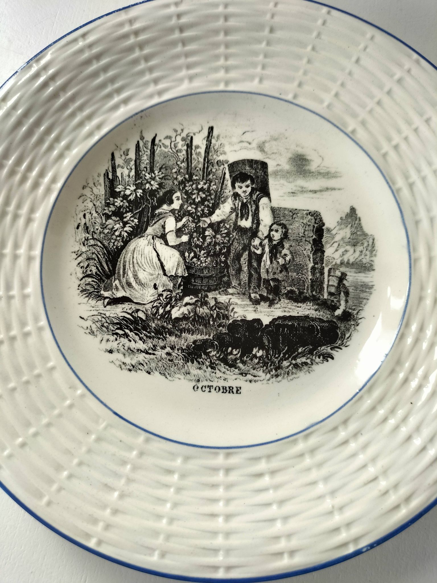 Complete set of 12 plates Digoin Sarreguemines – The 12 months (1900-1920)